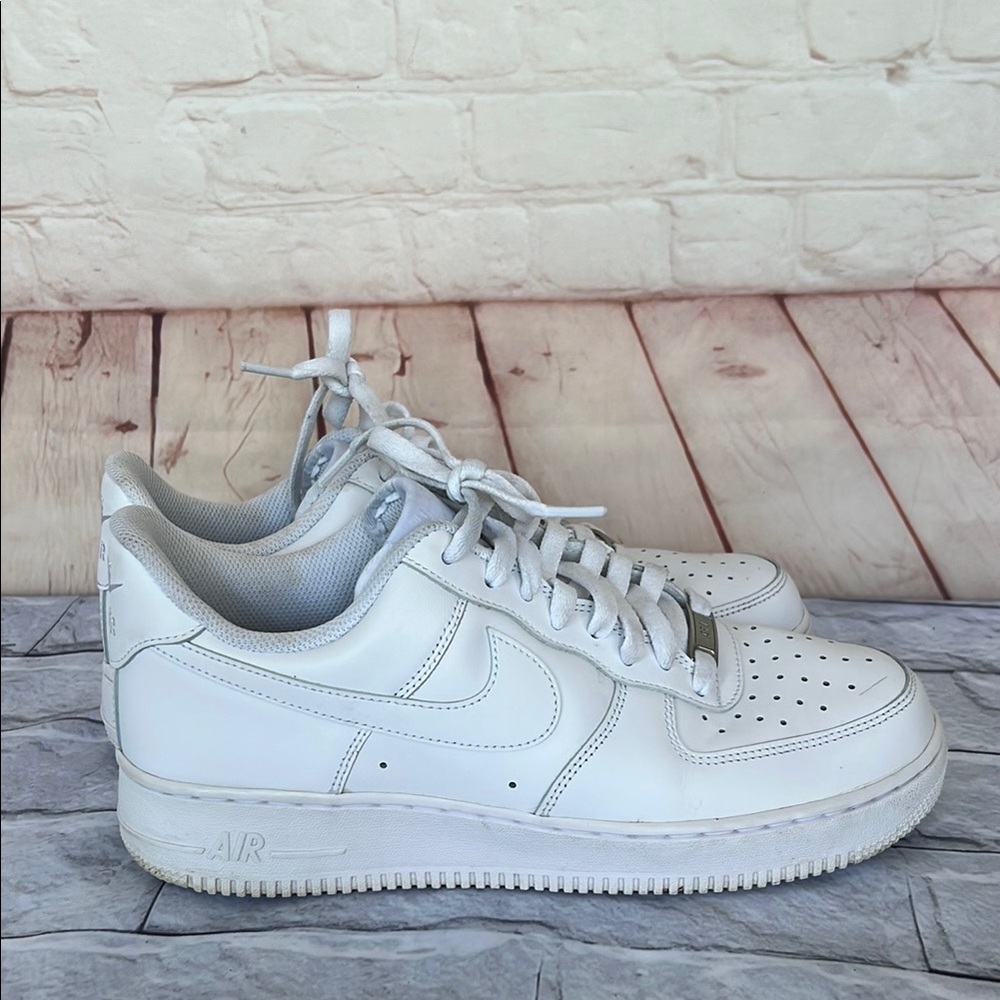 NIKE AIR AF1 White mens sneakers size 9
